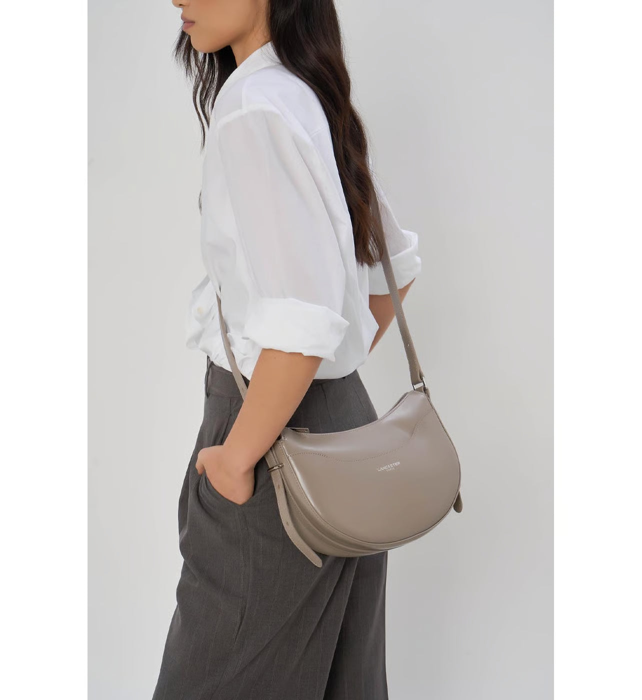Lancaster Sac besace demi-lune Suave Ace en cuir