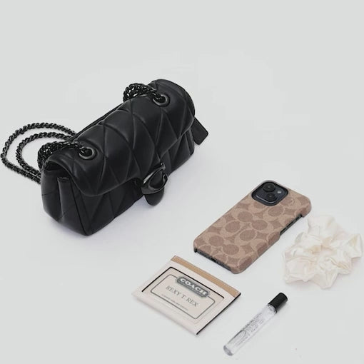 Charger la vidéo : Sac épaule Tabby 20 avec matelassage Pillow